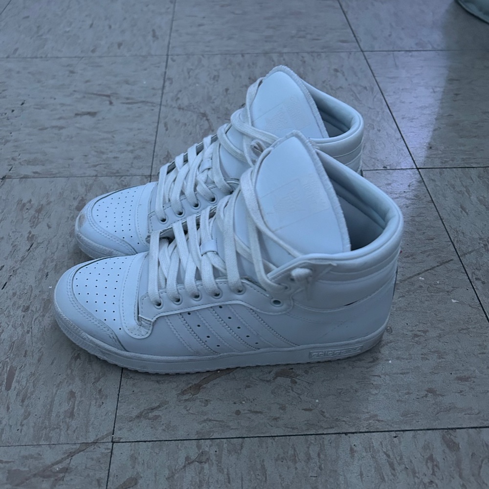 Adidas - Picture 2 of 4